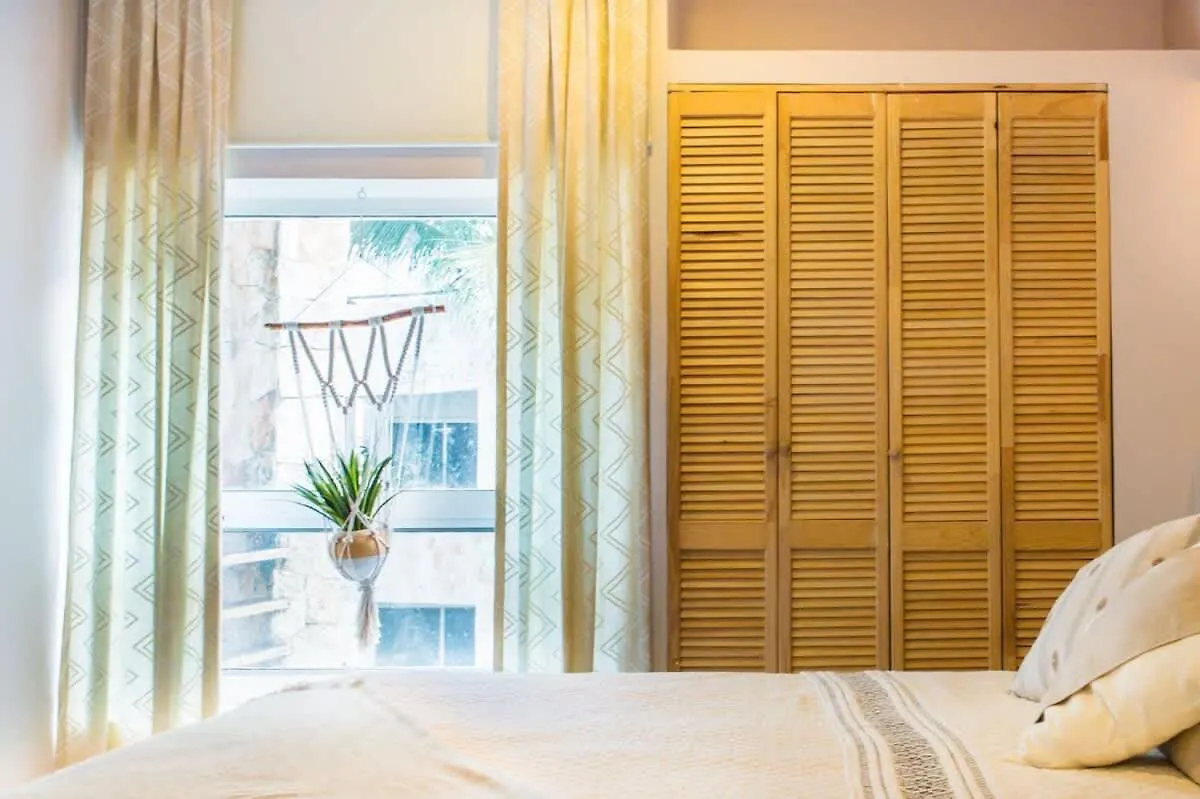 Chic Playa Retreat In Gated Community! Villa Playa del Carmen